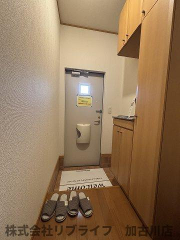 グラツィアC棟の玄関|同物件別号室参照