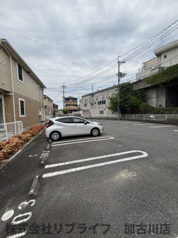 グラツィアC棟の駐車場
