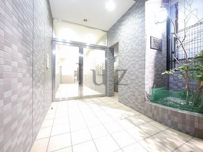 反町ツインズのエントランス|管理の行き届いたエントランスです。