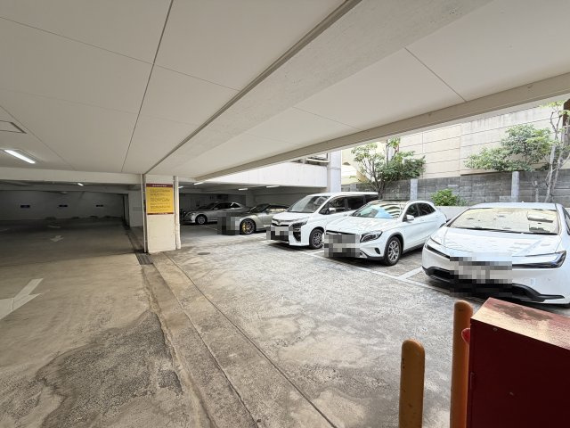 アビータミオ神戸岡本の駐車場