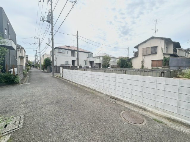 世田谷区成城7丁目　新築戸建　全2棟の前面道路含む現地写真|2026.08.28撮影

現地ご見学希望・資料請求などお気軽にお問い合わせ下さい！
03-5990-5201