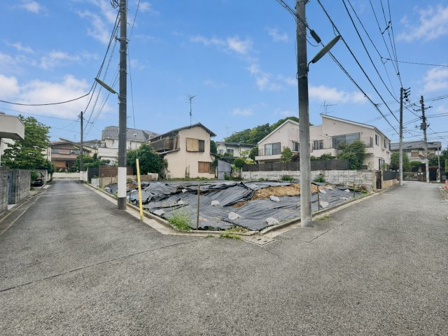 世田谷区成城7丁目　新築戸建　全2棟の前面道路含む現地写真|現地写真（2026.06.22撮影）

現地ご見学希望・資料請求などお気軽にお問い合わせ下さい！
03-5990-5201
