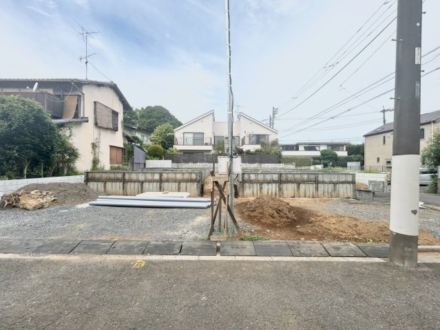 世田谷区成城7丁目　新築戸建　全2棟の外観|2026.08.28撮影

現地ご見学希望・資料請求などお気軽にお問い合わせ下さい！
03-5990-5201