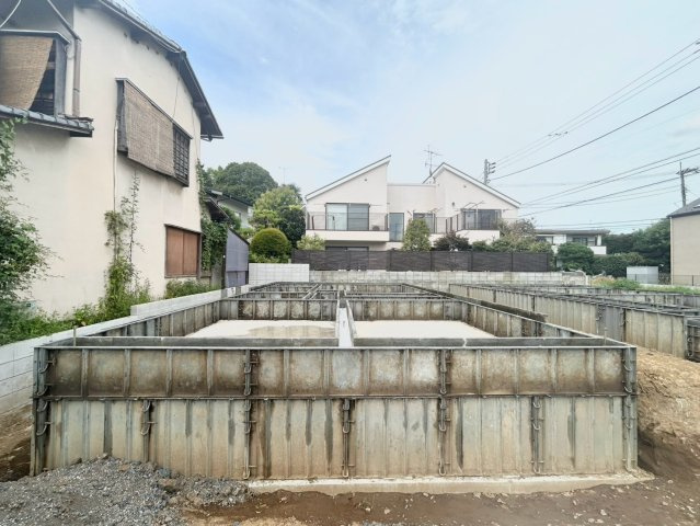 世田谷区成城7丁目　新築戸建　全2棟の外観|2026.08.28撮影

現地ご見学希望・資料請求などお気軽にお問い合わせ下さい！
03-5990-5201