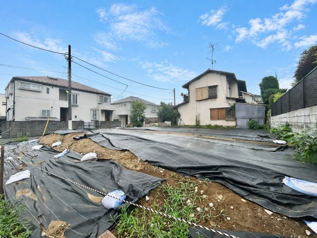 世田谷区成城7丁目　新築戸建　全2棟の外観|現地写真（2026.06.22撮影）

現地ご見学希望・資料請求などお気軽にお問い合わせ下さい！
03-5990-5201