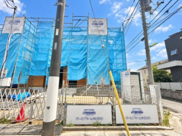 世田谷区成城7丁目　新築戸建　全2棟の外観|2026.10.24撮影

現地ご見学希望・資料請求などお気軽にお問い合わせ下さい！
03-5990-5201