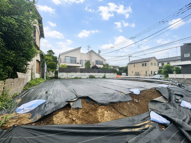 世田谷区成城7丁目　新築戸建　全2棟の外観|現地写真（2026.06.22撮影）

現地ご見学希望・資料請求などお気軽にお問い合わせ下さい！
03-5990-5201