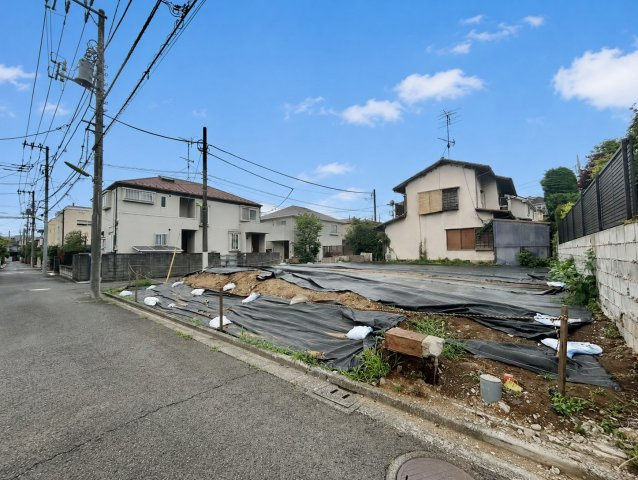 世田谷区成城7丁目　新築戸建　全2棟の前面道路含む現地写真|現地写真（2026.06.22撮影）

現地ご見学希望・資料請求などお気軽にお問い合わせ下さい！
03-5990-5201