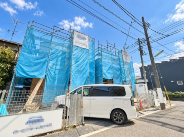 世田谷区成城7丁目　新築戸建　全2棟の外観|2026.10.24撮影

現地ご見学希望・資料請求などお気軽にお問い合わせ下さい！
03-5990-5201