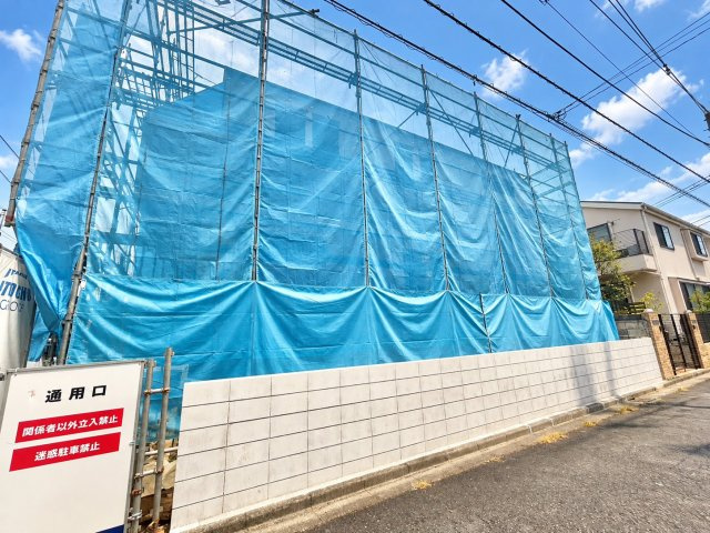 世田谷区成城7丁目　新築戸建　全2棟の前面道路含む現地写真|2026.10.24撮影

現地ご見学希望・資料請求などお気軽にお問い合わせ下さい！
03-5990-5201