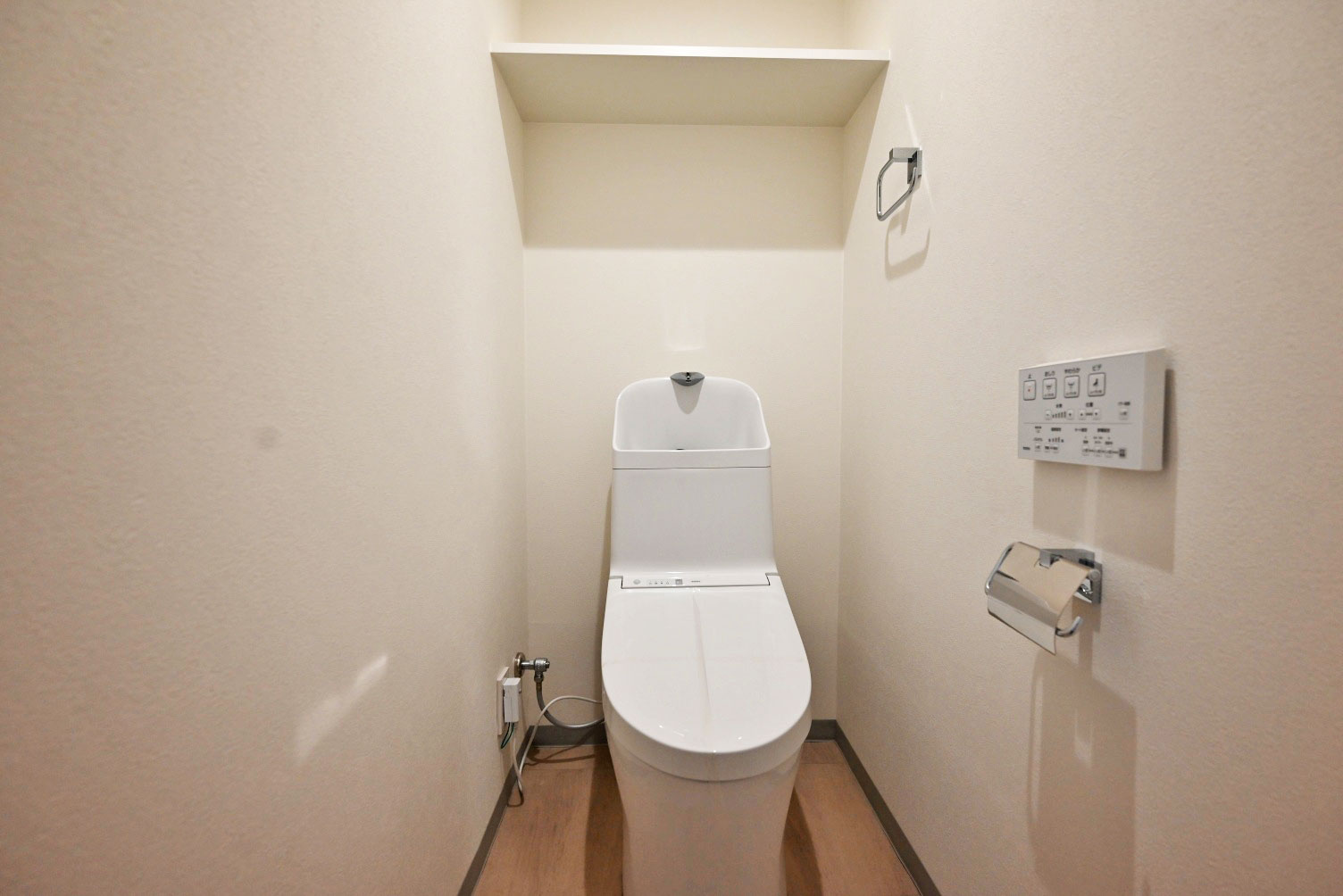 朝日プラザ中津のトイレ|新調済みのトイレでウォシュレット機能が付いており、清潔で心地よくご利用いただけます。