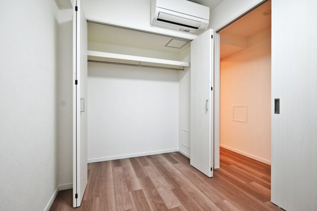 朝日プラザ中津の収納|こちらのお部屋にもクローゼットがあり、衣類から季節物まで整理でき、室内を広くお使いいただけます。