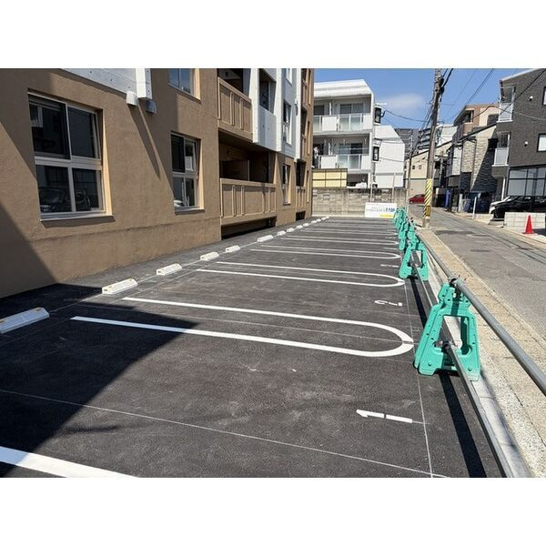 LUXCAS大橋の駐車場