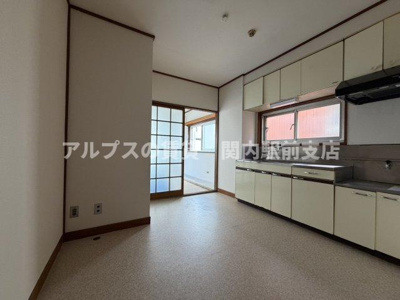 【居間・リビング】 | 関本ビル