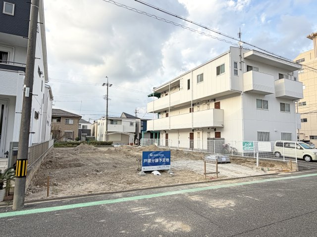 【瑞穂区井の元町Ⅲ 2号棟】駐車並2台×LaundryRの前面道路含む現地写真|現地 南側より撮影（2026.09下旬）