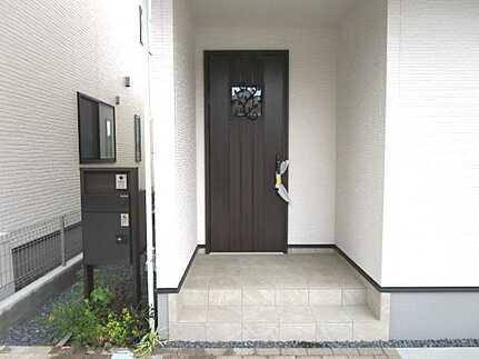 広島市安佐南区伴中央２丁目の玄関