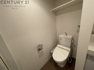 温水洗浄便座付きのトイレです♪