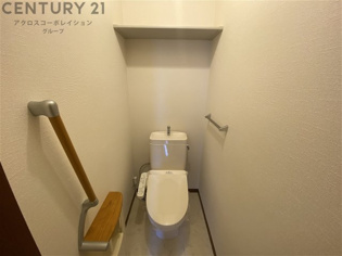 温水洗浄便座付きのトイレです♪
