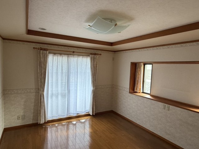 中古戸建　甘楽町福島の洋室|2Ｆ洋室：主寝室は納戸につながっているので、便利です。