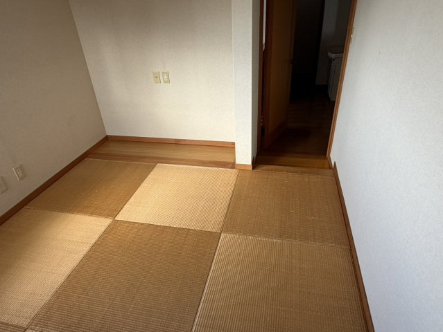 中古戸建　甘楽町福島の和室|2F和室　大きすぎない和室は、テレワークルームにしてもよさそうです。
