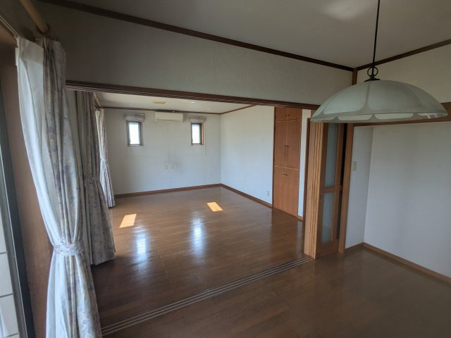 中古戸建　甘楽町福島の居間・リビング|家族が集うLDKは、くつろぎの空間