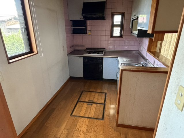 中古戸建　甘楽町福島のキッチン|対面式キッチンで、会話しながらの調理時間を楽しみましょう。