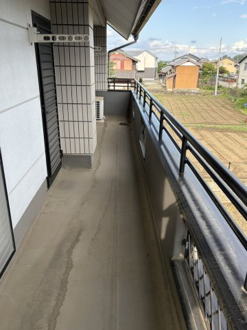中古戸建　甘楽町福島のバルコニー|バルコニーからの眺めを楽しみながらお洗濯。