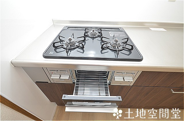 ホワイトキャッスル今池のキッチン|新品3口ガスコンロ（都市ガス）
