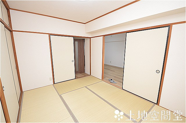 ホワイトキャッスル今池の寝室