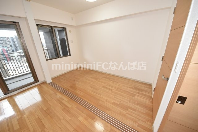 アーバネックス南堀江の寝室|家具家電が配置しやすいです