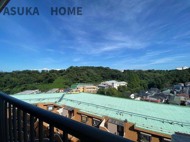 ダイアパレス上大岡第六B棟の展望|空と緑が見渡せる、物件からの眺望です。景色が抜けていて気持ちがいいですね。