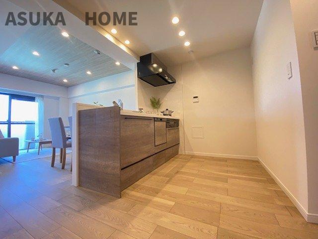 ダイアパレス上大岡第六B棟のキッチン|キッチンからバルコニーまで見渡せる贅沢な空間です食洗機付きだから後片付けもラクラク。