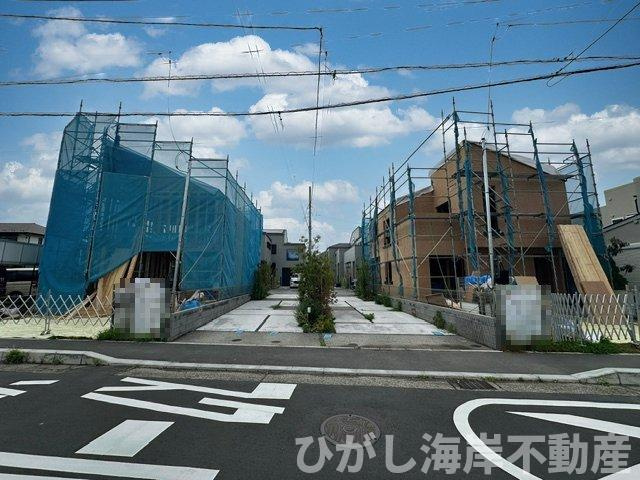 藤沢市辻堂東海岸１丁目　新築戸建　全２棟の前面道路含む現地写真|7月5日撮影　建築中　現地外観