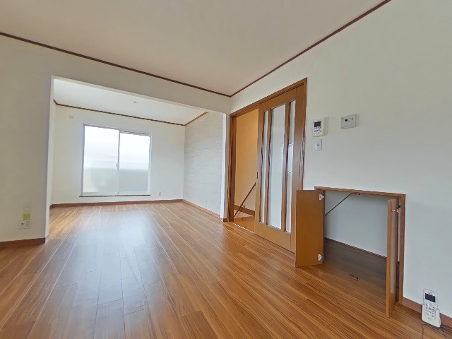 尼崎市南武庫之荘９丁目中古戸建の居間・リビング