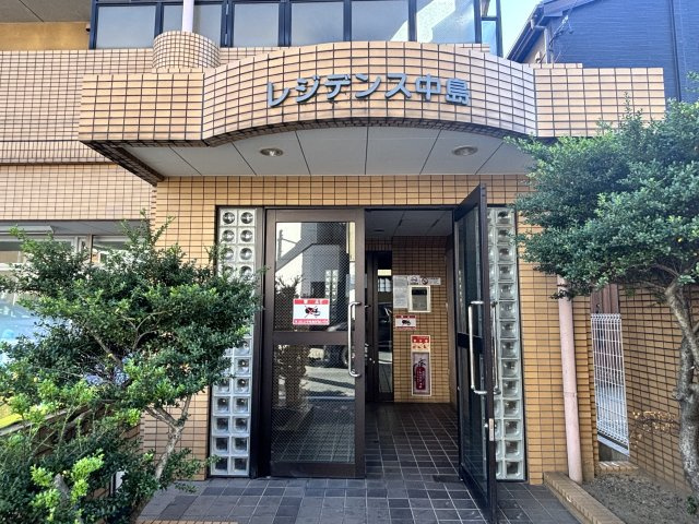 レジデンス中島のエントランス