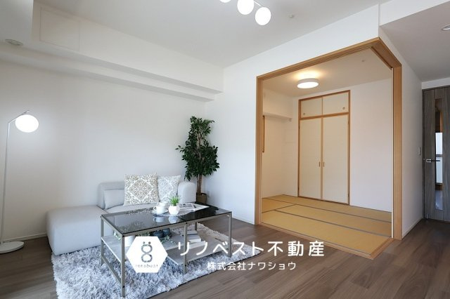 ブランニード河内小阪の居間・リビング|リビングとダイニングの空間分けがしやすい間取となっており、生活にメリハリをつけれます◎