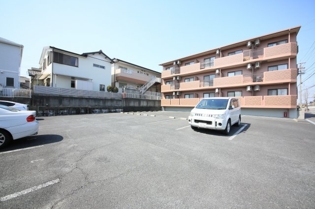 オーク富久の駐車場