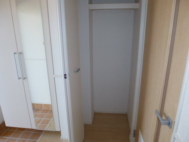ダイヤモンドシャインの収納|廊下収納