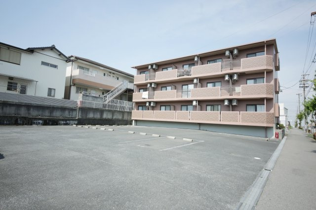 オーク富久の駐車場