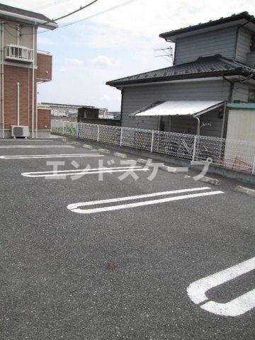 エテルノスターの駐車場|高崎、前橋のお部屋探しはエンドスケープまで！お客様の理想お聞かせ下さい♪
