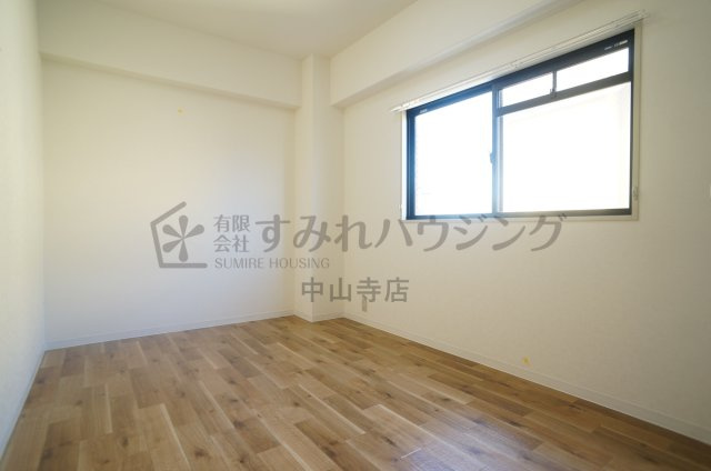 雅マンションパートⅠの洋室