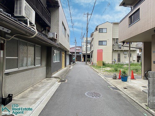 紫野中柏野町 中古戸建の前面道路含む現地写真