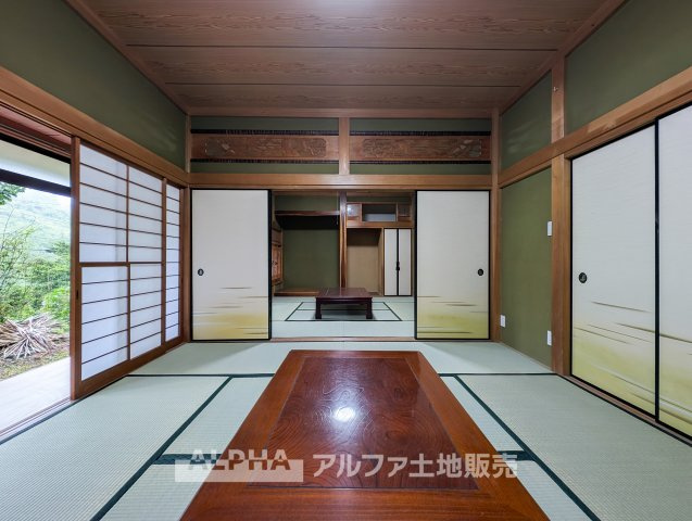 あきる野市網代　中古戸建の和室|【Japanese-room】
◆和室◆畳和室を備えた住まい。家族のくつろぎや来客対応など、多目的に使える空間です。
