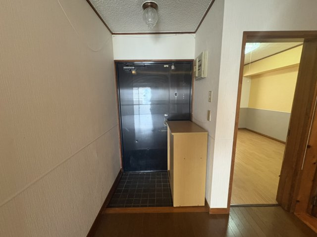 メゾンセンチュリー泊の玄関