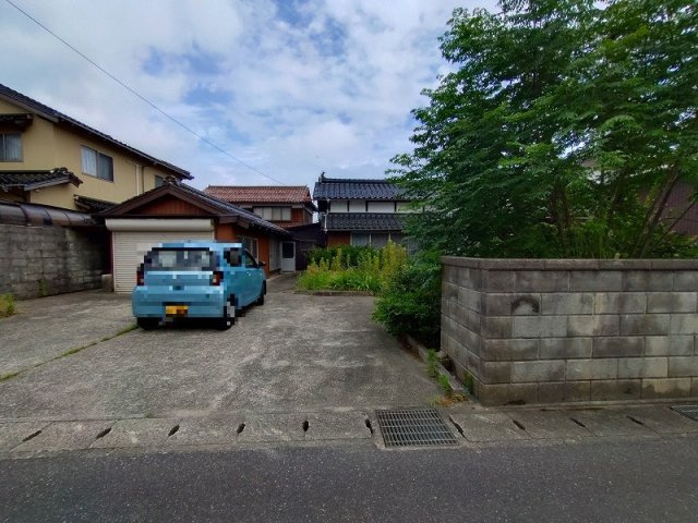 ■□米子市淀江町西原中古戸建□■の外観|シャッター付ガレージになります。