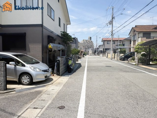 明石市魚住町住吉４丁目　中古戸建の前面道路含む現地写真|●資料・カタログのご請求無料●錦浦小学校まで徒歩9分、魚住中学校まで徒歩20分の立地で通学も便利！