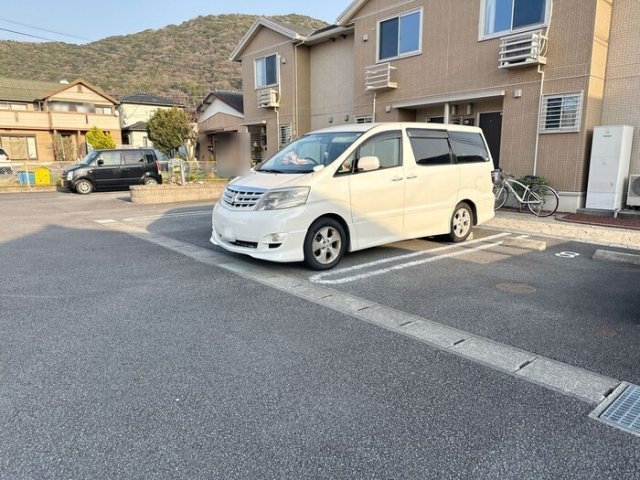 シャルマンピーチ　Bの駐車場