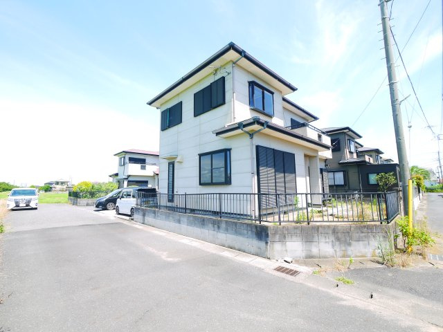 山武郡九十九里町片貝　中古戸建の外観|九十九里片貝海岸まで車約3分　平成9年9月築 ４LDK 閑静な立地  駐車2台可能