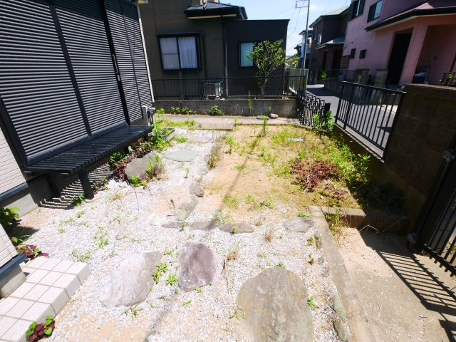 山武郡九十九里町片貝　中古戸建の庭|九十九里片貝海岸まで車約3分　平成9年9月築 ４LDK 閑静な立地  駐車2台可能