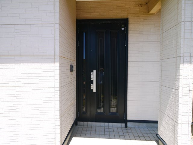 山武郡九十九里町片貝　中古戸建の玄関|九十九里片貝海岸まで車約3分　平成9年9月築 ４LDK 閑静な立地  駐車2台可能